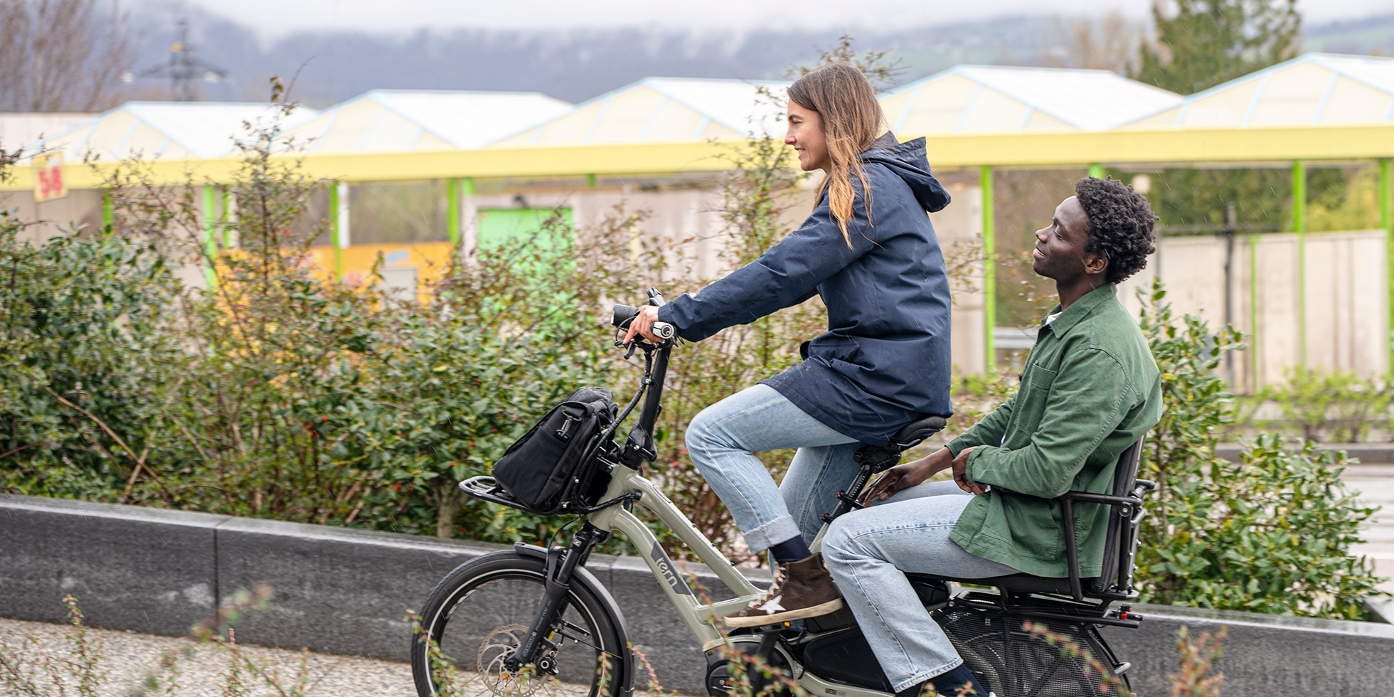 tern hsd: The compact e-cargo bike that fits adult passenger