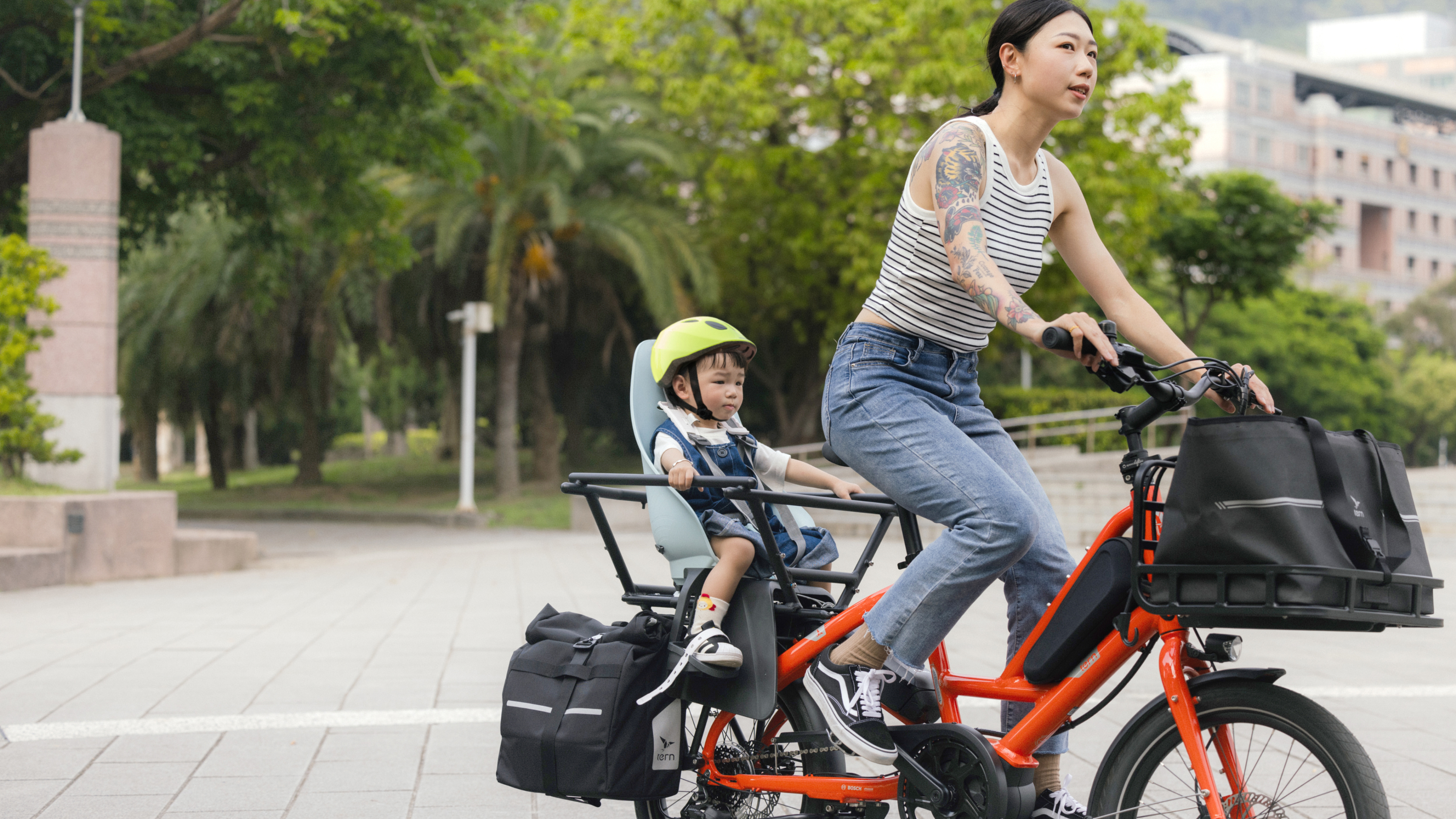 A mother riding Quick Haul and carry her kids in the back