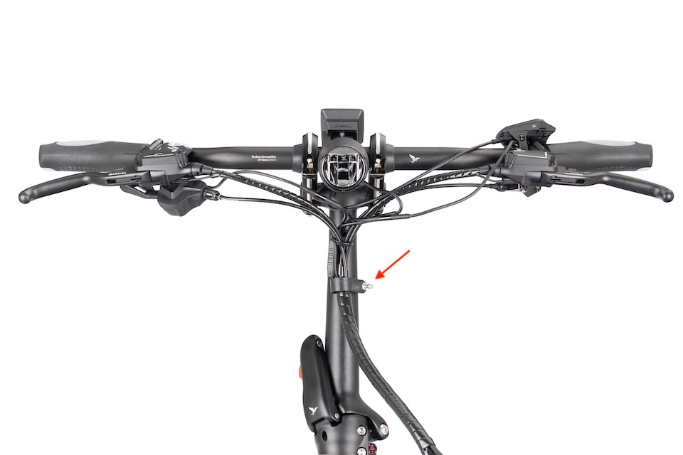 Tern GSD with cable holder on handlepost