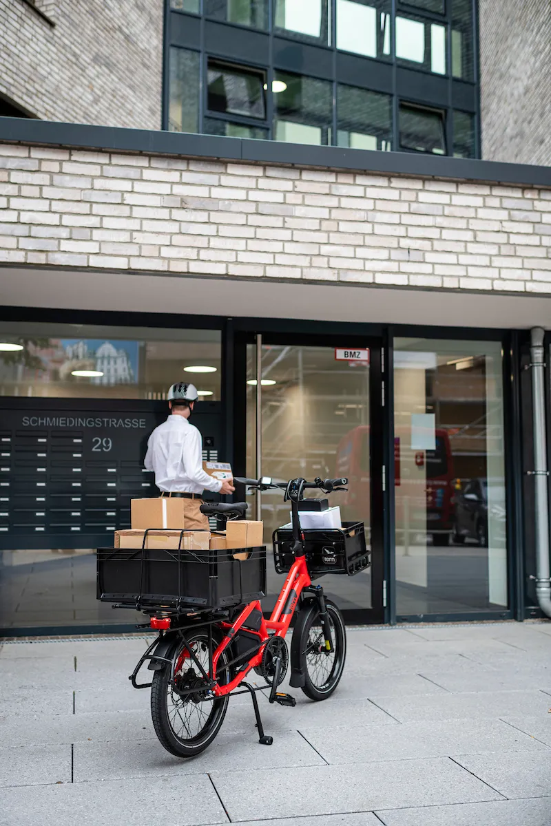 TN-TransporteurRack+CargoTray-HSD-Lifestyle8.jpg