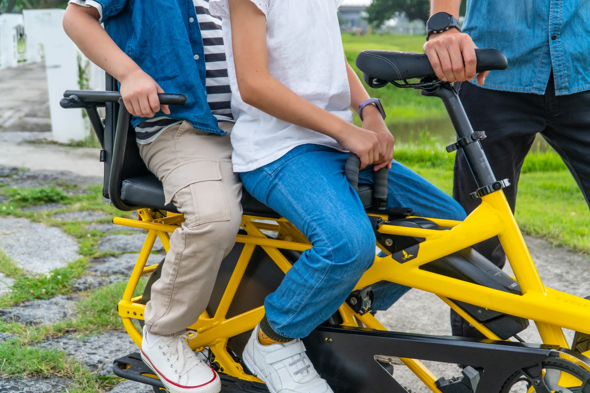 Sidekick Handle: Passenger Grab Handle | Tern Bicycles