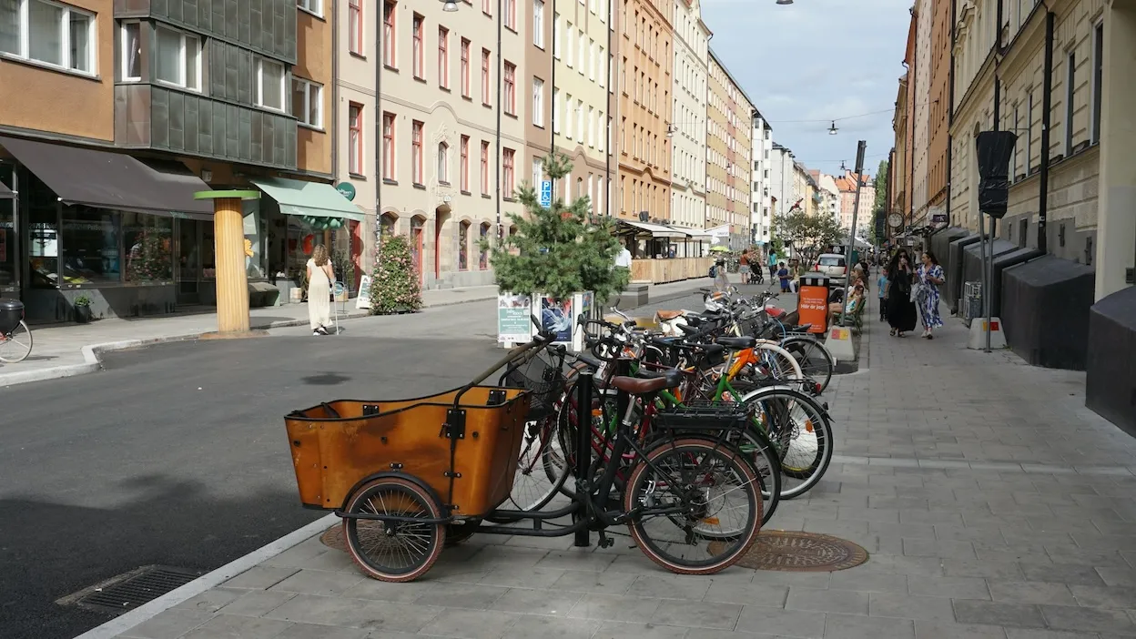 Front-loader cargo bike