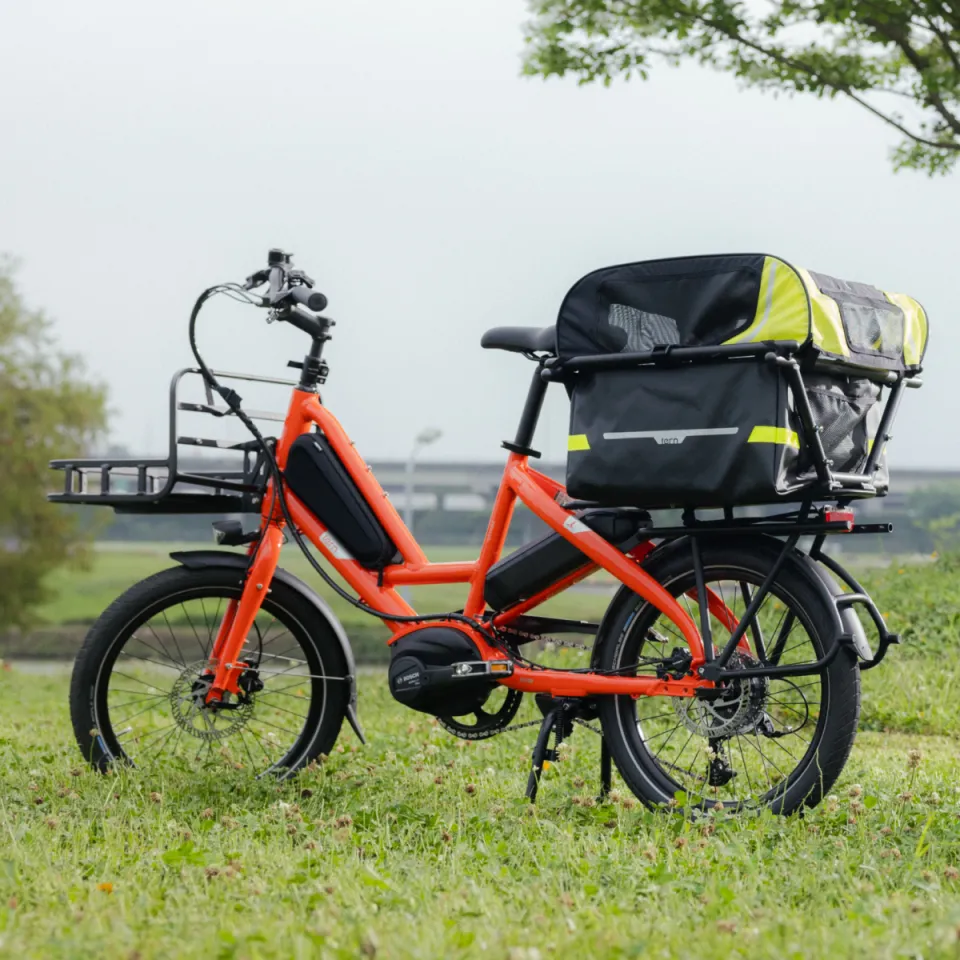 Quick Haul bike with a Cargo box