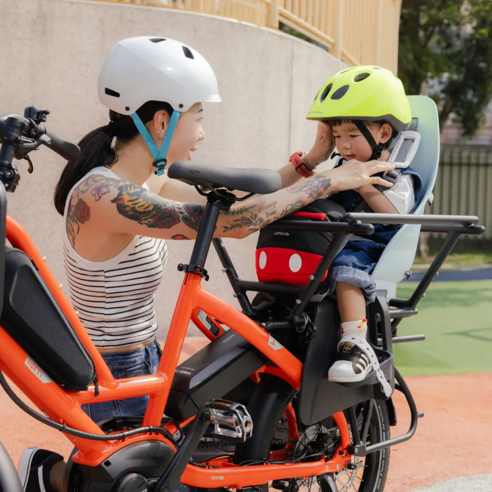 A mother put the helmet on her kid