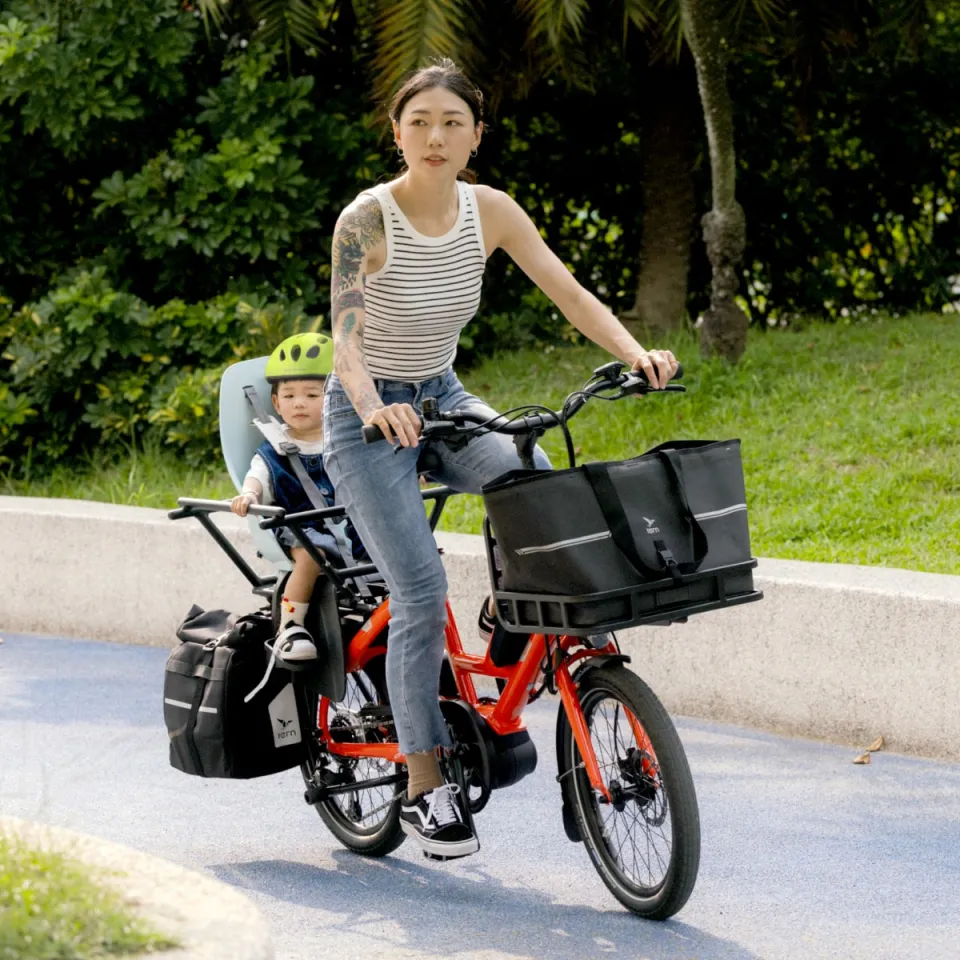 A mother ride the Quick Haul steady with her kid in the back seat