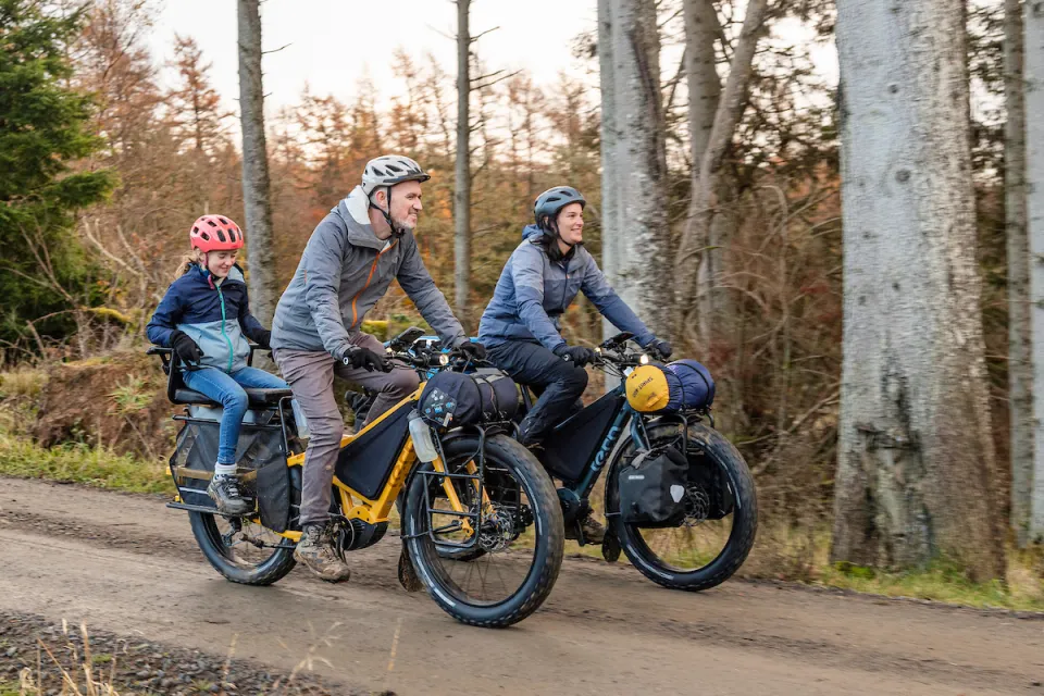 Family of three riding the Tern Orox adventure e-cargo bike