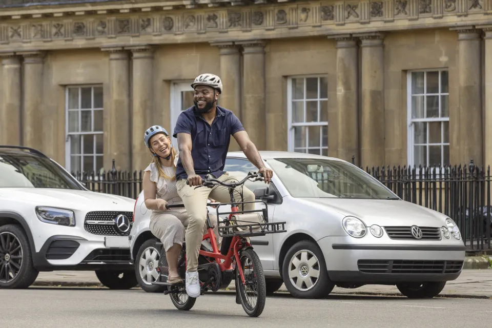 Couple riding the Tern Quick Haul Long e-cargo bike