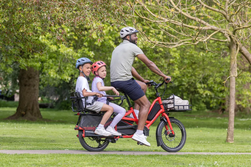 Tern Quick Haul Long e-bike carrying two kids on the rear rack