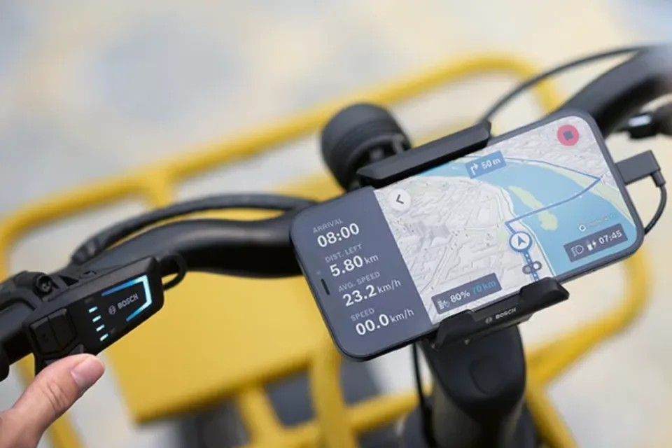 The Bosch Smart System's eBike Flow app showing the Navigation function on the Ride Screen.