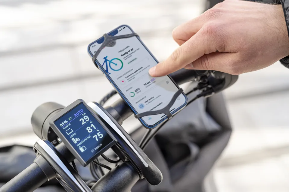 The Bosch Smart System eBike Flow app connected to the Kiox 300 display on the Tern HSD Gen 2 electric cargo bike.