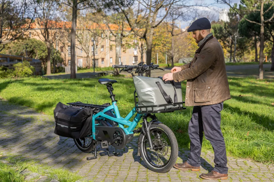 The GSD Gen 3 e cargo bike equipped with the Cargo Hold 52 Panniers, Transporteur Rack, and WeatherTop Cooler.