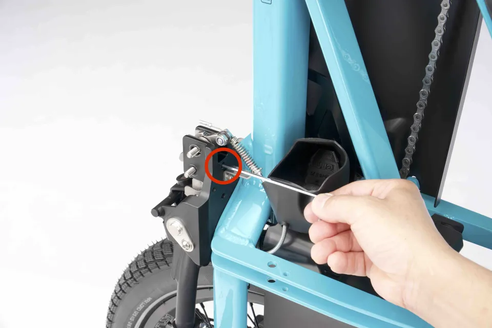 Upper screw on the top of the Tern GSD Gen 3 e cargo bike Atlas Lockstand.
