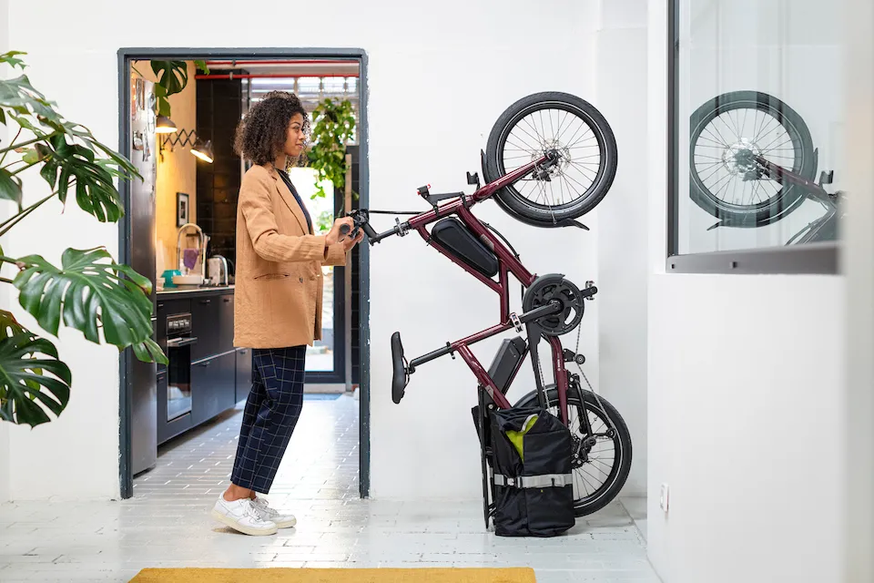 Tern e-bikes support vertical rolling and parking