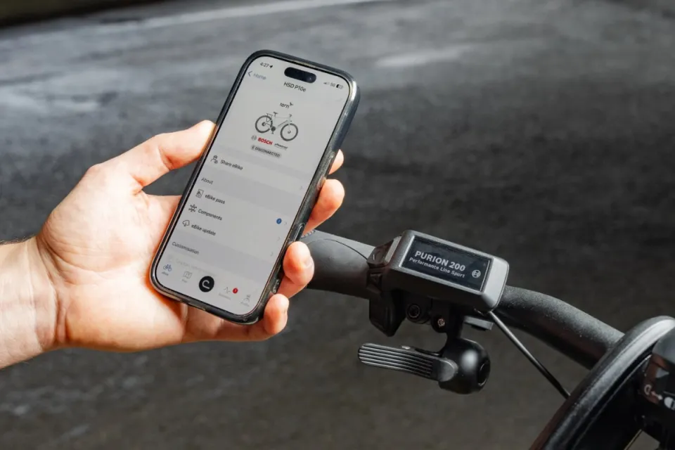 Purion 200 display connected to the Flow app on an ebike